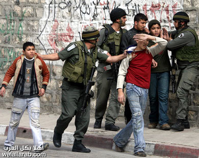 الاحتلال يعتقل 7 مواطنين من الضفة المحتلة ويعتدي على آخرين Israel10