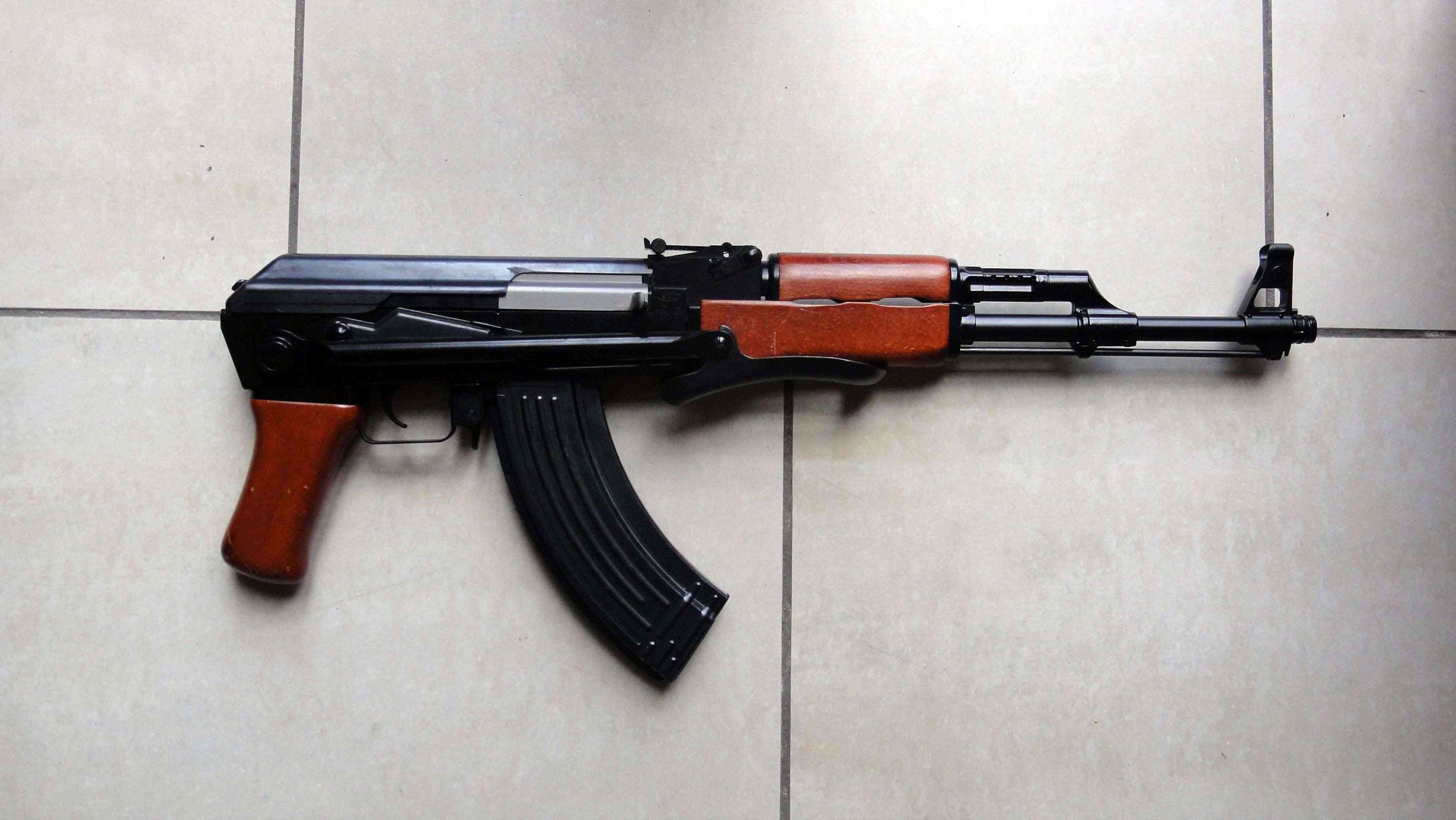 (vend) AK-47c SRC - M4 CQB ICS Ak47c210